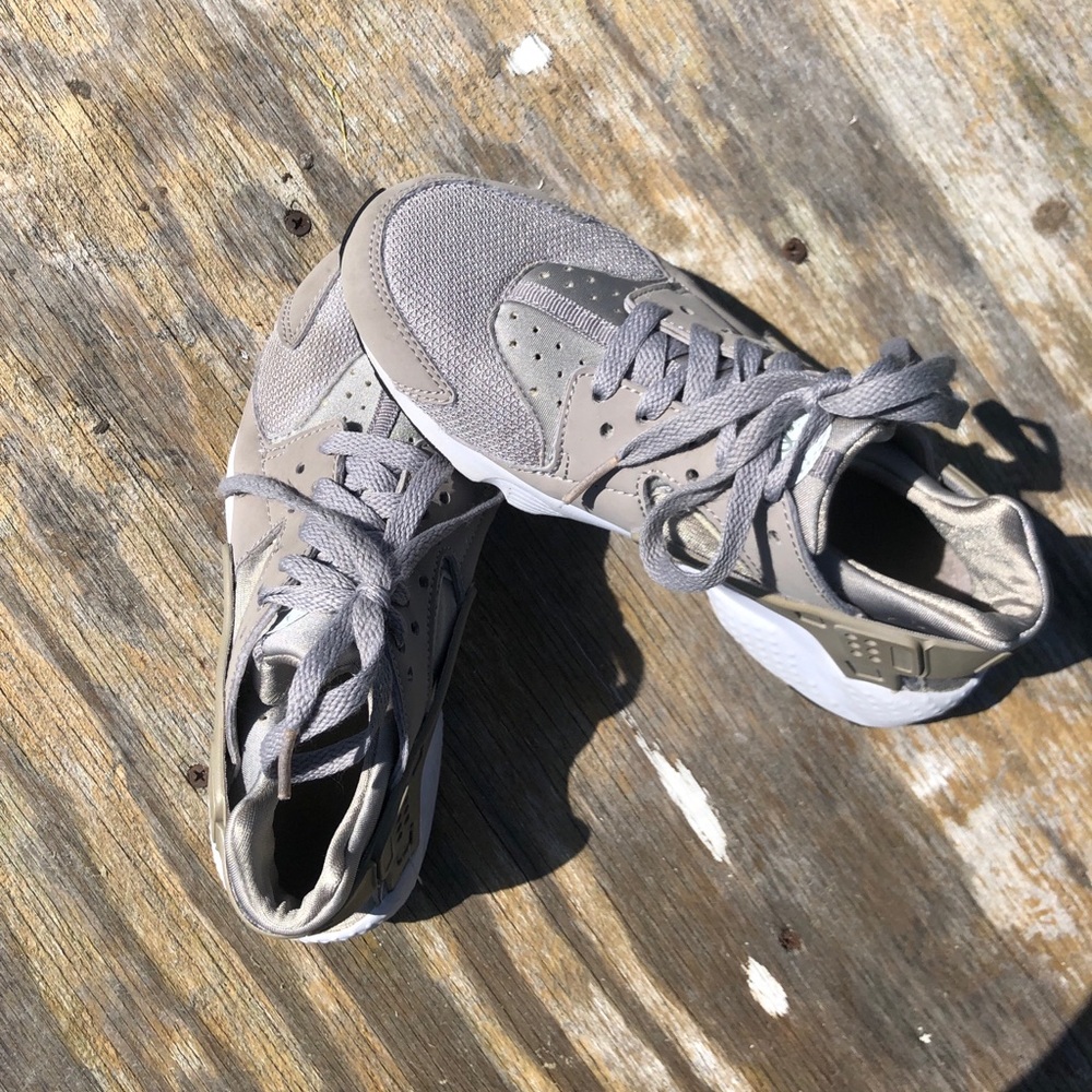 Nike Huaraches Size 4 - Picture 3 of 4